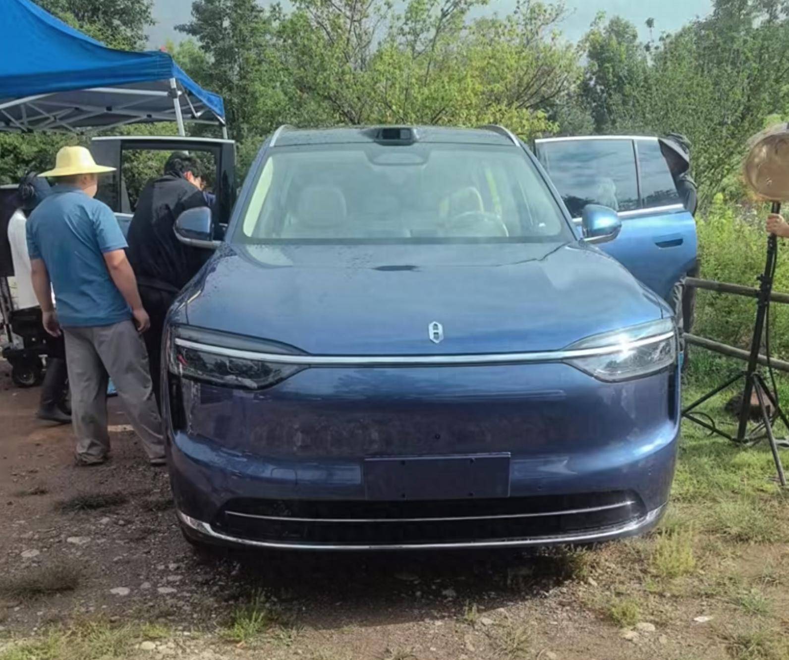 全新问界M7亮相：设计革新智能升级空间表现惊艳市场(图1)