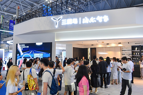 AI驱动 海尔三翼鸟“飞”智慧家庭生活(图1)