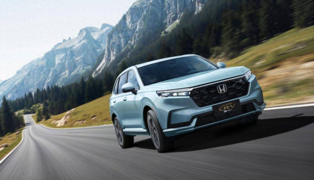 东本强调“油电同智”(图1)