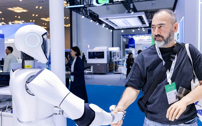 科技与资本共振：美的AIE展AI硬实力股价创四年新高(图2)