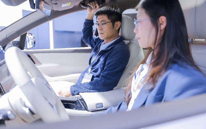 科技与资本共振：美的AIE展AI硬实力股价创四年新高(图3)