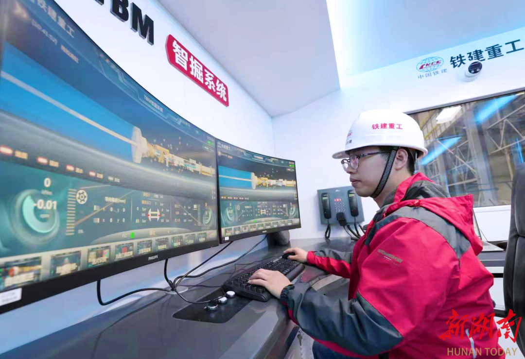 向新而行·湖南经济新动能丨长沙：千亿AI雄心助“工程机械之都”迈向“全球智城”(图3)